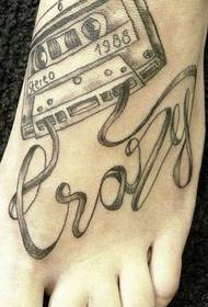 modello di tatuaggio creativo sul collo del piede