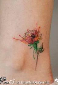akvarel cvijet tetovaža na gležnju