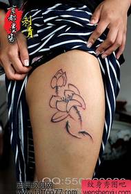 tjejer gillar benfärgmålning bläckfisk lotus tatuering mönster