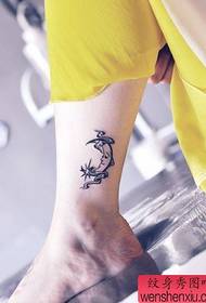 gambe di ragazze Bella totem modello di tatuaggio luna
