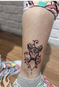 pied belle belle aimable cerf tatouage image photo