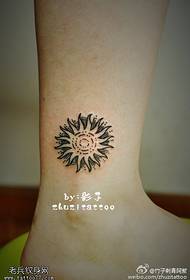 modello di tatuaggio classico sole rinfrescante