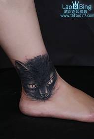 svart katt huvud tatuering bild på kindbenet