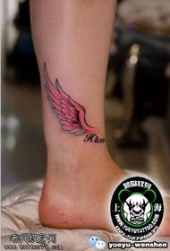 oslikane uzorkom tetovaže malih krila