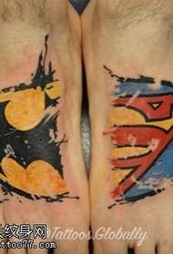Graffiti Tattoo- ის ნიმუში ფეხით