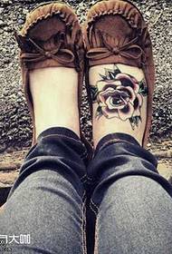modello del tatuaggio del fiore del piede