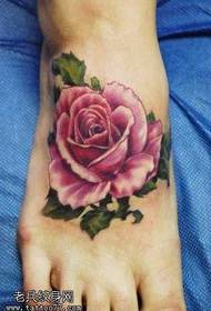 Modello di tatuaggio rosa di personalità del piede