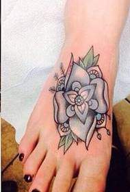 dövmenin arkasındaki kendi favori çiçek dövmesi resim resmi