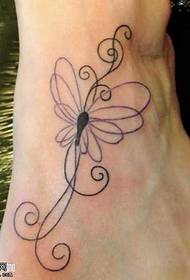 patró de tatuatge de línia de papallona de peus