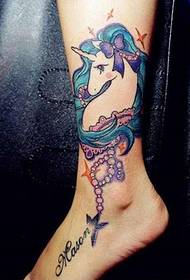 patró de tatuatge d’unicorn de color del peu
