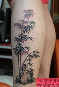 고전적인 다리 대나무 문신 패턴