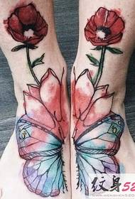 tatuagem super legal no peito do pé