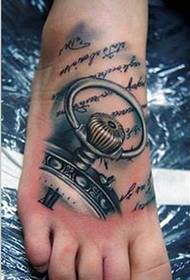 den vackra och vackra klockan i foten av den engelska tatueringsbilden
