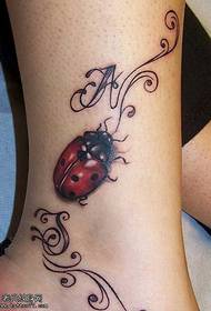 pede bella modellu tatuaggio di insetti picculi