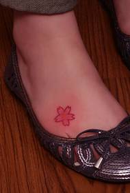 Foto de tatuaxe de flor de cerezo fermoso instep só fermosa