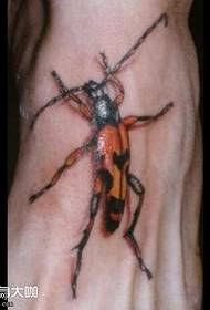 modello di tatuaggio insetto piede