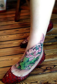 kaunis lotus instep tatuointi