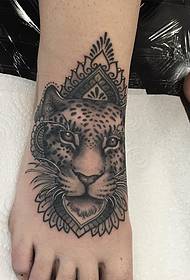 Napačni leopard črno sivi vzorec tatoo tatoo
