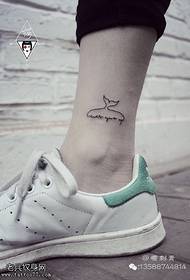 Татуировка с изображением дельфина на лодыжке 47840 - Татуировка на лодыжке