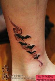 jalka kaunis klassinen totem bat tatuointikuvio