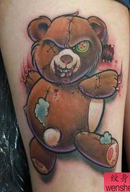 knabinoj kruroj populara malbonulo unu urso pupo tatuaje mastro