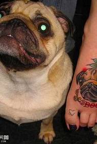 modello del tatuaggio del bulldog del piede