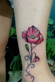 tatouages de petits coquelicots frais pour chevilles de filles