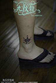 klassinen jalka kruunu tatuointi malli