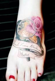 Tatuaggio sul collo del piede completo