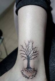 Egyszerű és finom öreg fa tetoválás minta