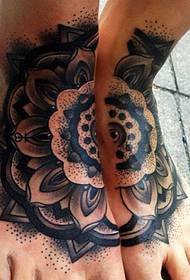 Tatuagem Totem exclusiva no peito do pé