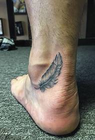 tattoo feather ສຸດ heel ແມ່ນງ່າຍດາຍແລະໃຈກວ້າງ