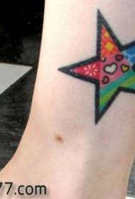 Un bon model de tatuatge d'estrelles de cinc puntes