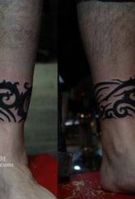 model i mirë i tatuazheve totem armband në këmbë