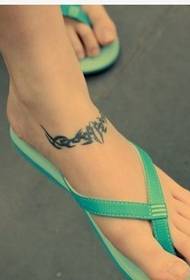 női láb totem tetoválás