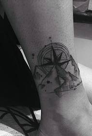 piedi nudi Tatuaggio tatuaggio giovane bussola