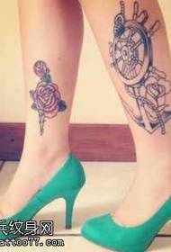 крак мода красива котва цвете татуировка модел