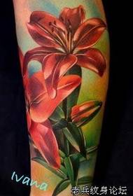 bacak rengi 3D çiçek dövme deseni