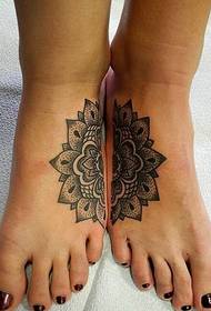 blomme tatoeëring van blomme wat aanmekaar gestik kan word