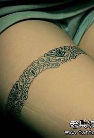gambe di ragazze un semplice modello di tatuaggio in pizzo sexy