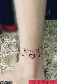 noga dziewczyny ładny wzór tatuaż totem miłość łańcuch