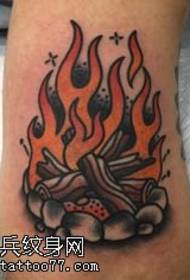 Torch modèl tatoo sou pye an