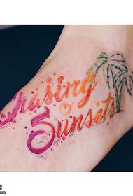 aquarel lettertattoo op de voet