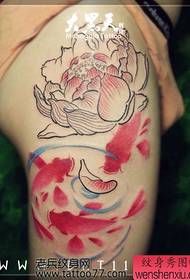tinta di tinta per gamba stile di tatuu di lotus Squid