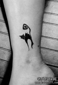 女孩子腿部时尚可爱的图案猫咪纹身图案