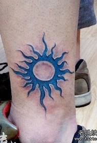 ຜົນກະທົບທີ່ສີໃນຂາຂອງຮູບແບບ tattoo Sun