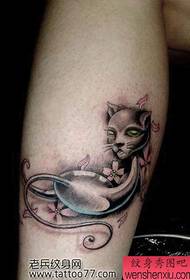 popolare modello di tatuaggio gatto gamba carino