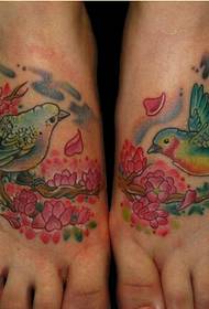 美麗的腳美麗尋找多彩鳥花紋身圖片