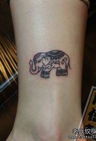 мала тетоважа шема на тетоважи на ногата на девојчето