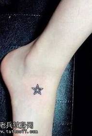 patrón de tatuaje de cinco estrellas del pie